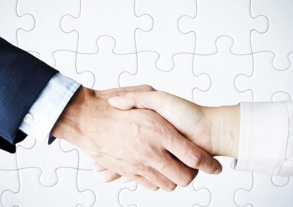 外注と内製を組み合わせる方法