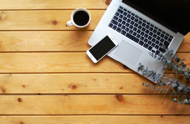 PCとスマホとコーヒー