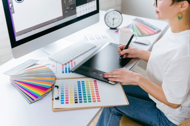 デザイナーの仕事風景