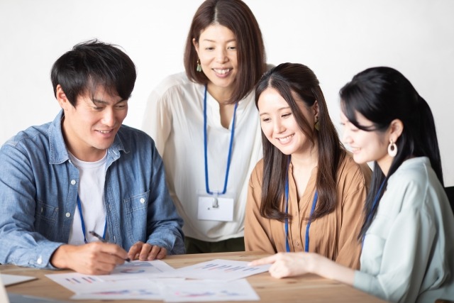 社内ミーティングのイメージ